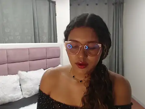 Snapshot of jimena_bell chatting on 10.14.25 jimena bell online show from 10.14.25