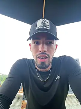 Snapshot of _Duriel chatting on 02.25.26 Duriel online show from 02.25.26