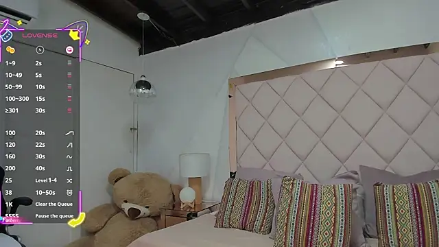 Snapshot of maddie_greyy chatting on 10.06.25 maddie greyy online show from 10.06.25