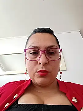 Snapshot of pilar_11-84 chatting on 10.06.25 pilar 11-84 online show from 10.06.25