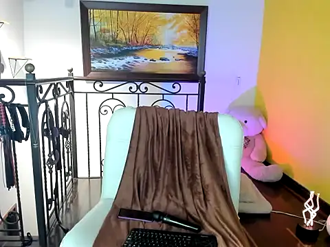 Zulyhenao online show from 11.08.25