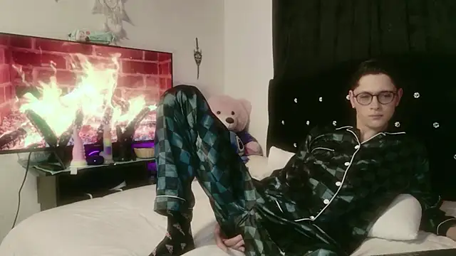 Tyler cat online show from 10.26.25