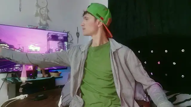 Tyler cat online show from 11.23.25