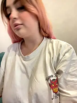 KellyMoors online show from 11.05.25