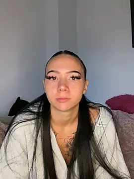 Snapshot of YoungZoexx chatting on 10.06.25 YoungZoexx online show from 10.06.25