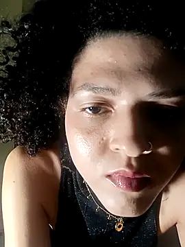 Snapshot of Larissinhamm chatting on 10.05.25 Larissinhamm online show from 10.05.25