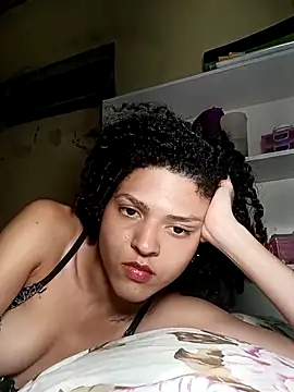 Snapshot of Larissinhamm chatting on 10.11.25 Larissinhamm online show from 10.11.25