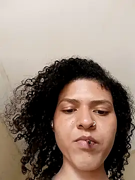 Snapshot of Larissinhamm chatting on 10.12.25 Larissinhamm online show from 10.12.25