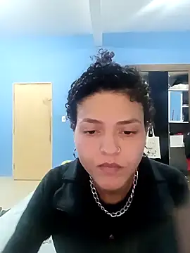 Snapshot of Larissinhamm chatting on 10.23.25 Larissinhamm online show from 10.23.25