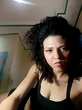 Snapshot of Larissinhamm chatting on 10.28.25 Larissinhamm online show from 10.28.25