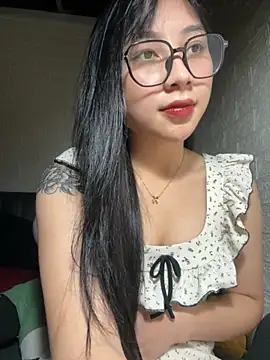Snapshot of Linh5790 chatting on 10.16.25 Linh5790 online show from 10.16.25