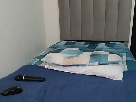 Sex bomb30 online show from 10.28.25