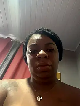 Snapshot of Priihmedeiros chatting on 10.19.25 Priihmedeiros online show from 10.19.25