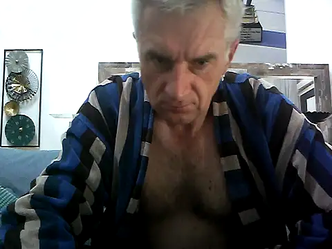 Snapshot of Vintermelon2 chatting on 10.03.25 Vintermelon2 online show from 10.03.25