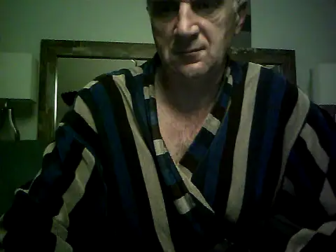 Snapshot of Vintermelon2 chatting on 10.04.25 Vintermelon2 online show from 10.04.25