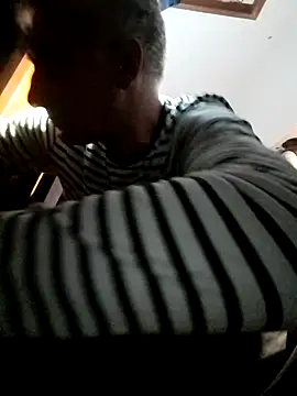 Snapshot of Vintermelon2 chatting on 10.11.25 Vintermelon2 online show from 10.11.25