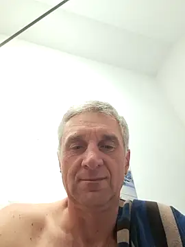 Snapshot of Vintermelon2 chatting on 10.18.25 Vintermelon2 online show from 10.18.25