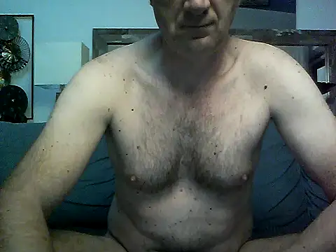 Snapshot of Vintermelon2 chatting on 10.21.25 Vintermelon2 online show from 10.21.25