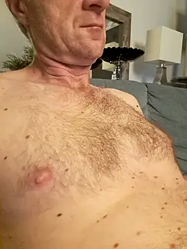 Snapshot of Vintermelon2 chatting on 10.22.25 Vintermelon2 online show from 10.22.25