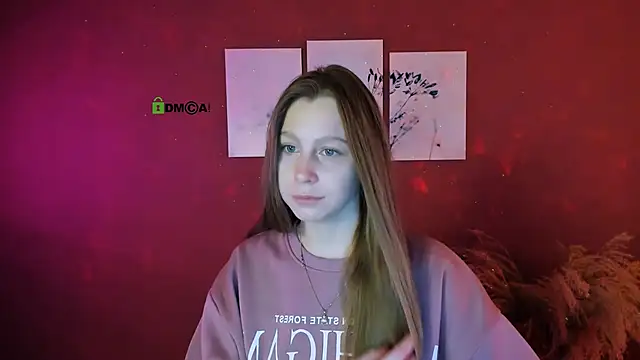Snapshot of esme_moore_ chatting on 10.14.25 esme moore  online show from 10.14.25