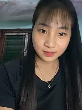 Snapshot of banlinh004 chatting on 10.05.25 banlinh004 online show from 10.05.25