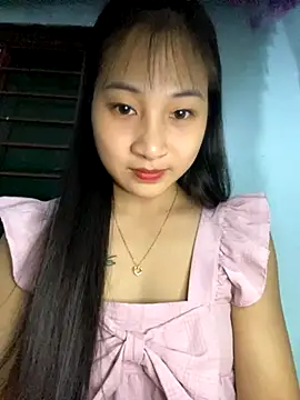 Snapshot of banlinh004 chatting on 10.13.25 banlinh004 online show from 10.13.25
