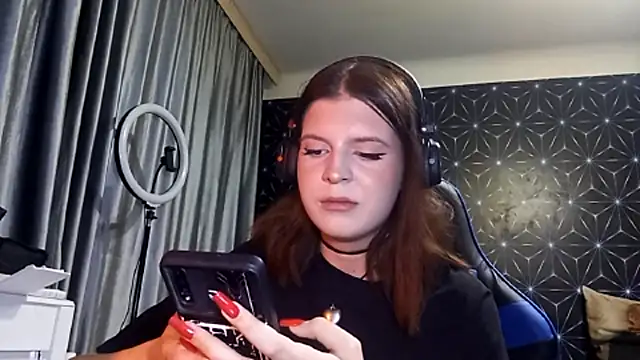 Snapshot of LissaKradfer chatting on 10.03.25 LissaKradfer online show from 10.03.25