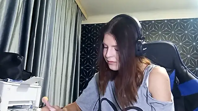 Snapshot of LissaKradfer chatting on 10.07.25 LissaKradfer online show from 10.07.25