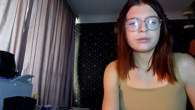 Snapshot of LissaKradfer chatting on 10.14.25 LissaKradfer online show from 10.14.25