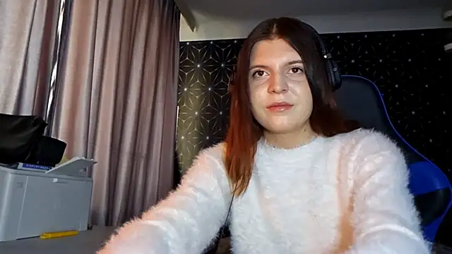 Snapshot of LissaKradfer chatting on 10.24.25 LissaKradfer online show from 10.24.25