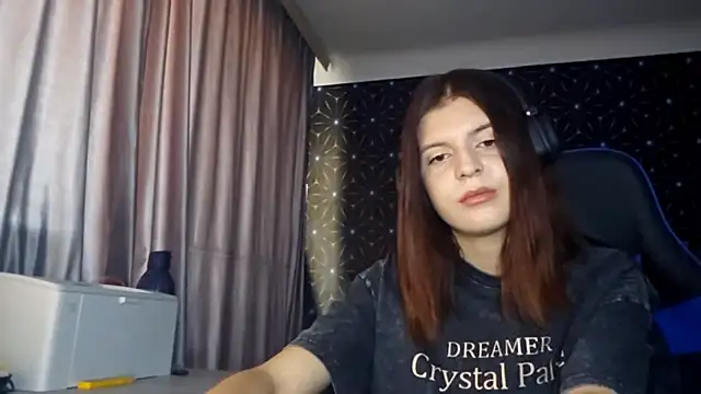 Snapshot of LissaKradfer chatting on 10.31.25 LissaKradfer online show from 10.31.25