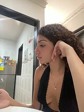 Snapshot of Azza__Slimene chatting on 10.20.25 Azza  Slimene online show from 10.20.25