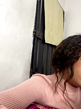 Snapshot of Azza__Slimene chatting on 10.25.25 Azza  Slimene online show from 10.25.25