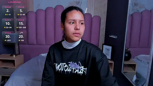 AriaVega online show from 12.17.25