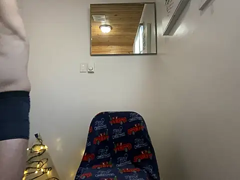 Snapshot of mcxxx87 chatting on 12.17.25 mcxxx87 online show from 12.17.25