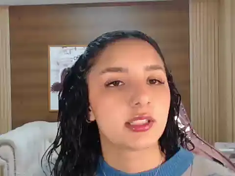 Snapshot of claudina_s chatting on 10.14.25 claudina s online show from 10.14.25