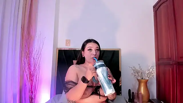 Snapshot of LilithEsme chatting on 10.14.25 LilithEsme online show from 10.14.25