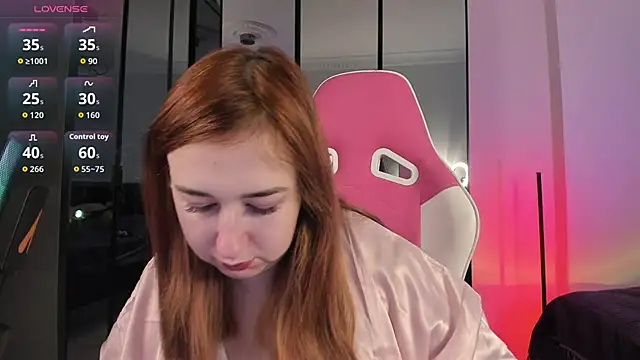 Snapshot of MissNyrra chatting on 10.08.25 MissNyrra online show from 10.08.25