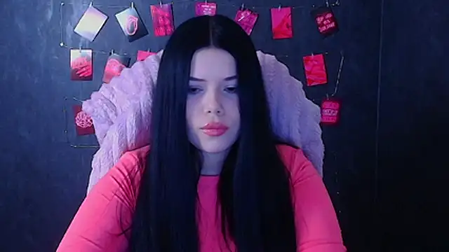 Mona Esty online show from 11.06.25