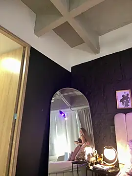 Snapshot of Lisa_Belluci chatting on 10.10.25 Lisa Belluci online show from 10.10.25