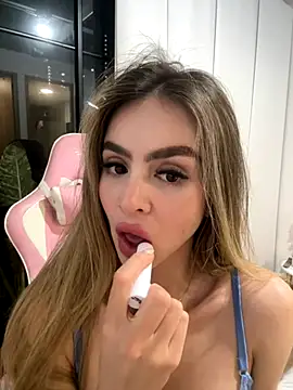 Snapshot of Lisa_Belluci chatting on 10.21.25 Lisa Belluci online show from 10.21.25