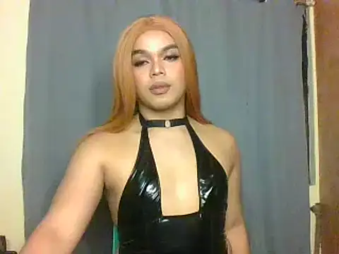 Snapshot of TarahFox chatting on 10.24.25 TarahFox online show from 10.24.25