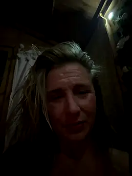 MimiMaee online show from 10.05.25