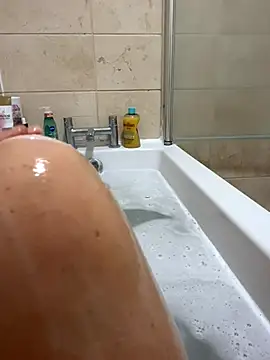 MimiMaee online show from 10.08.25