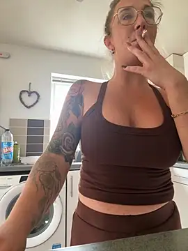 MimiMaee online show from 10.19.25