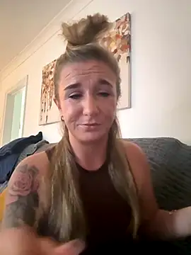 MimiMaee online show from 10.20.25