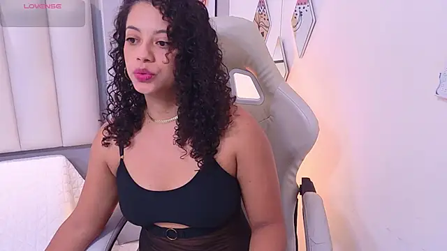 Snapshot of CamilaLevy chatting on 06.22.26 CamilaLevy online show from 06.22.26