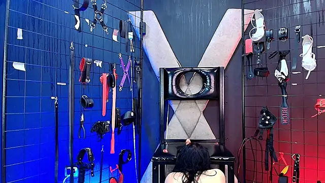 Snapshot of MrKiara_Queen_BDSM_ chatting on 10.15.25 MrKiara Queen BDSM  online show from 10.15.25