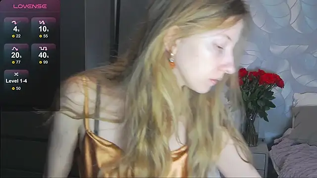 Snapshot of yuki_bloom chatting on 10.21.25 yuki bloom online show from 10.21.25