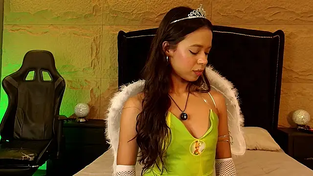 naomi hill1 online show from 10.31.25